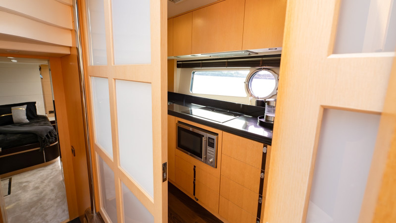 PREDATOR 68 2013 71' 2" SUNSEEKER