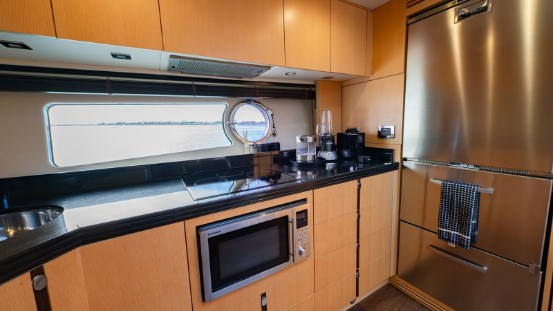 PREDATOR 68 2013 71' 2" SUNSEEKER