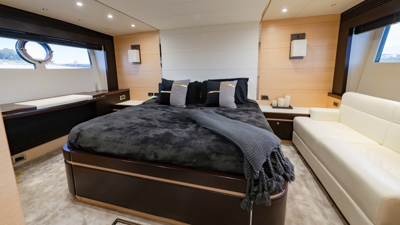 PREDATOR 68 2013 71' 2" SUNSEEKER