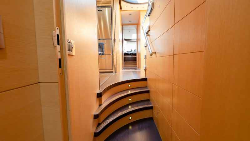 PREDATOR 68 2013 71' 2" SUNSEEKER