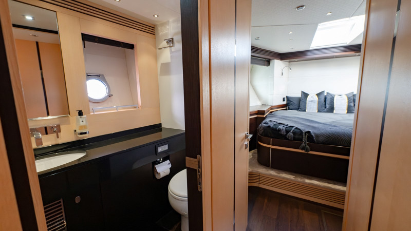 PREDATOR 68 2013 71' 2" SUNSEEKER