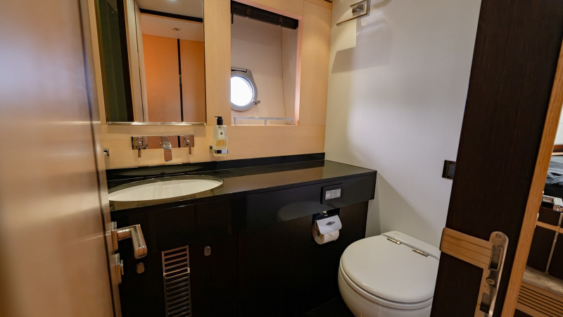 PREDATOR 68 2013 71' 2" SUNSEEKER