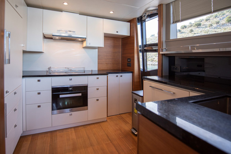 88 MOTOR YACHT 2014 86' 7" PRINCESS YACHTS