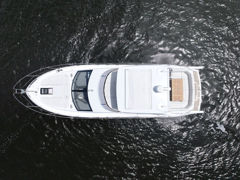 52 MANHATTAN 2017 56' 0" SUNSEEKER