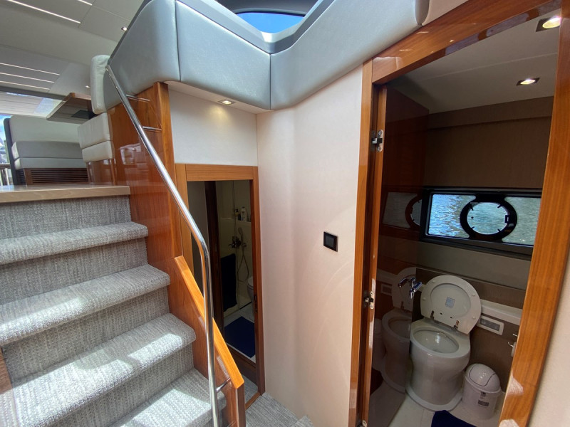 52 MANHATTAN 2017 56' 0" SUNSEEKER