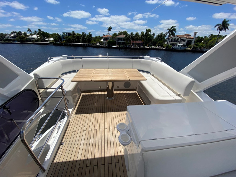 52 MANHATTAN 2017 56' 0" SUNSEEKER