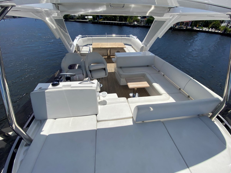 52 MANHATTAN 2017 56' 0" SUNSEEKER