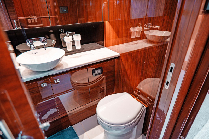 60 2017 PRINCESS YACHTS