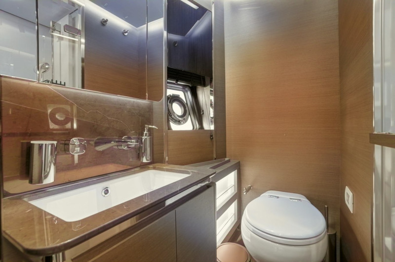 S8 2023 80' 10" AZIMUT YACHTS