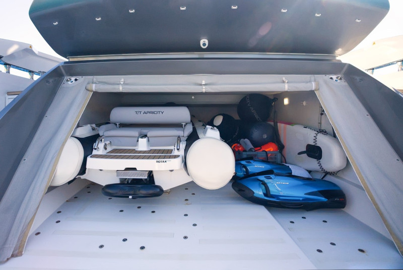 S8 2023 80' 10" AZIMUT YACHTS