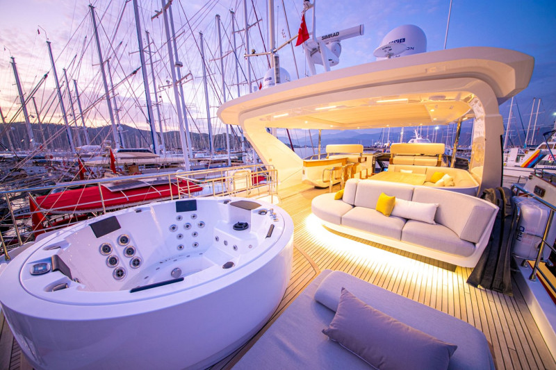 2019 87' 10" AZIMUT YACHTS