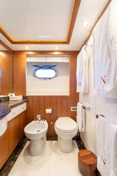 2010 106' 0" ASTONDOA