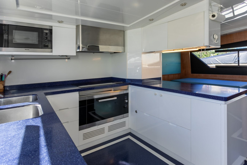 2010 106' 0" ASTONDOA