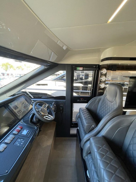 62 FLY 2019 61' 2" ABSOLUTE