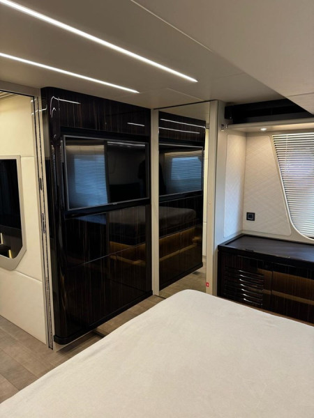 62 FLY 2019 61' 2" ABSOLUTE