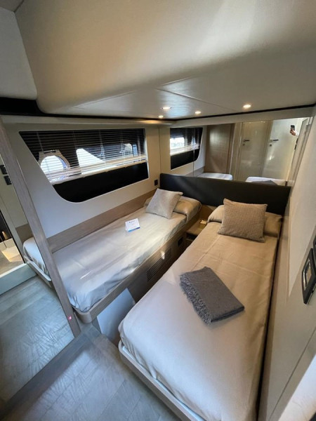 62 FLY 2019 61' 2" ABSOLUTE