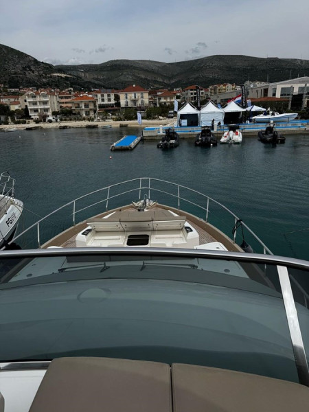 62 FLY 2019 61' 2" ABSOLUTE