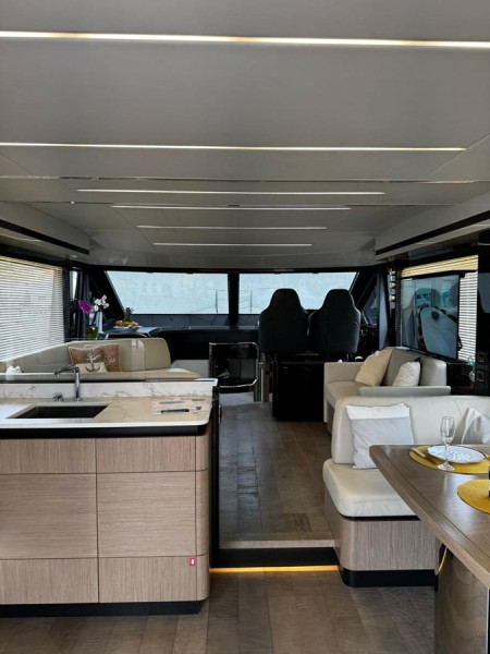 62 FLY 2019 61' 2" ABSOLUTE