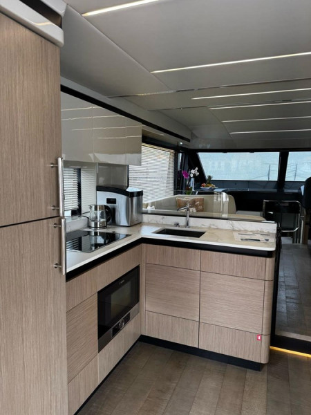 62 FLY 2019 61' 2" ABSOLUTE