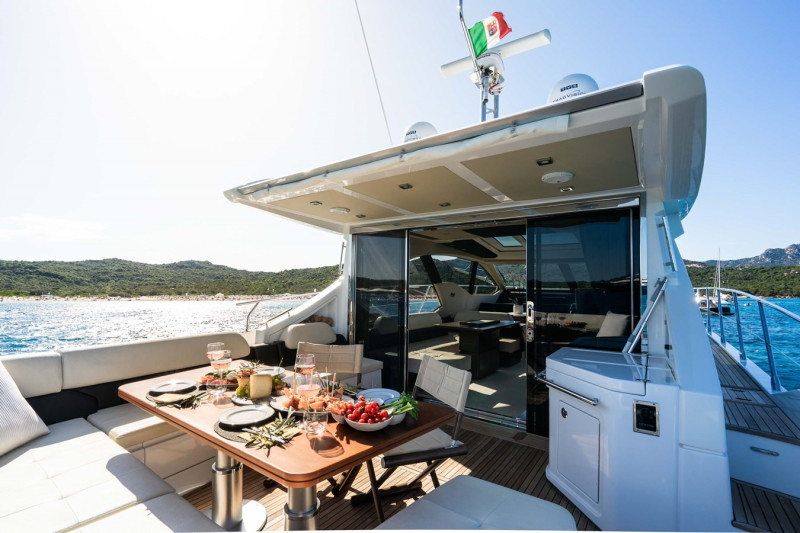 AZIMUT 55S 2015 54' 6" AZIMUT YACHTS