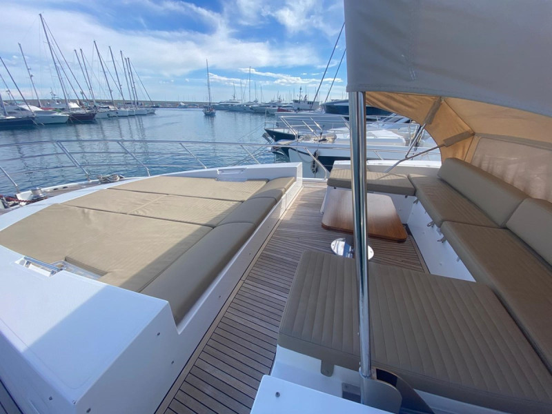 77S 2016 80' 7" AZIMUT YACHTS