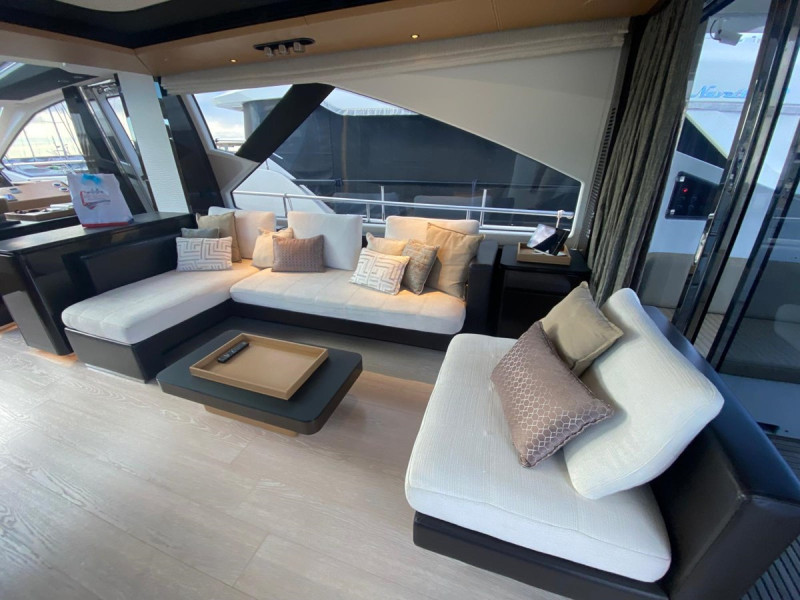 77S 2016 80' 7" AZIMUT YACHTS