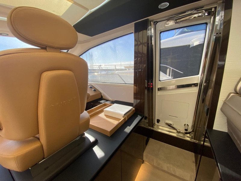 77S 2016 80' 7" AZIMUT YACHTS