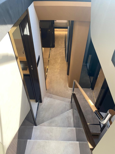 77S 2016 80' 7" AZIMUT YACHTS