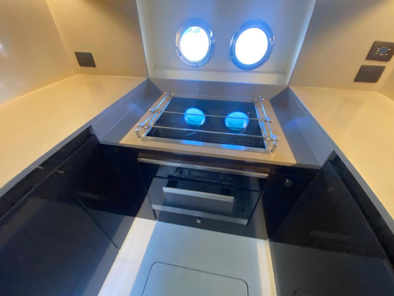 77S 2016 80' 7" AZIMUT YACHTS