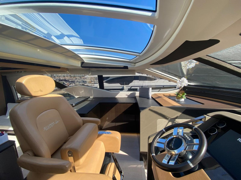 77S 2016 80' 7" AZIMUT YACHTS