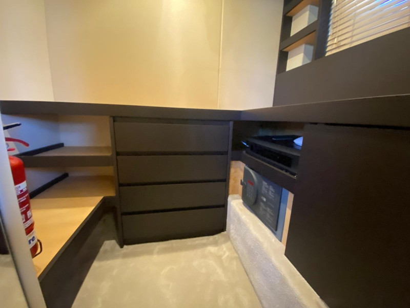 77S 2016 80' 7" AZIMUT YACHTS