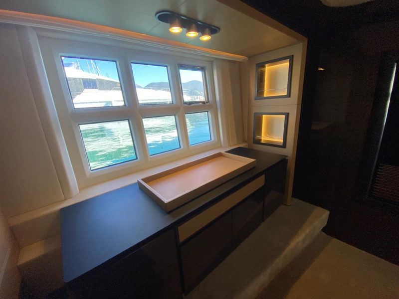 77S 2016 80' 7" AZIMUT YACHTS