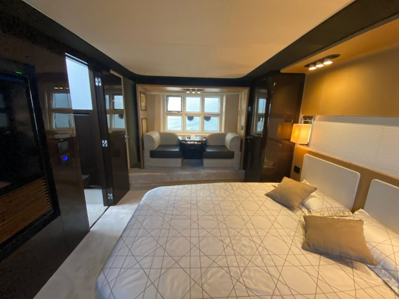 77S 2016 80' 7" AZIMUT YACHTS