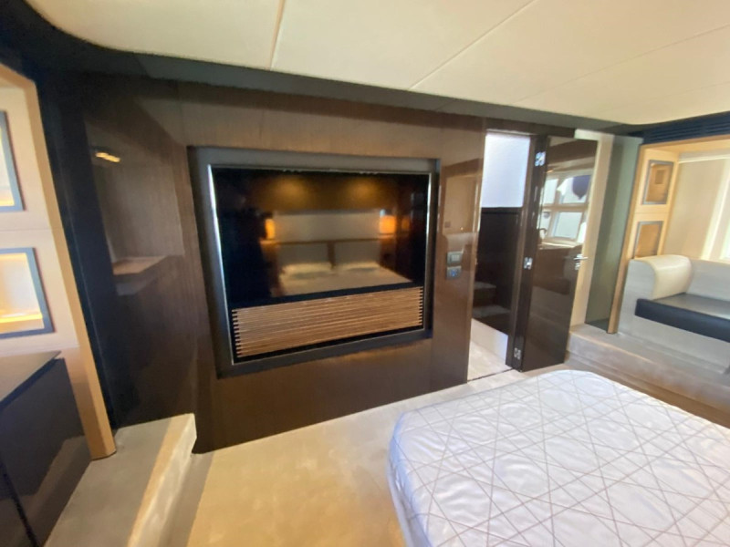 77S 2016 80' 7" AZIMUT YACHTS