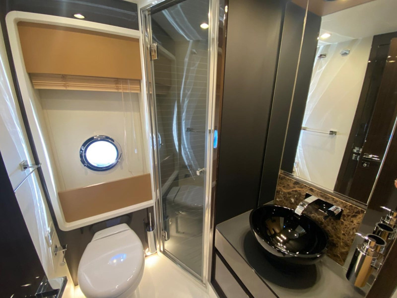 77S 2016 80' 7" AZIMUT YACHTS