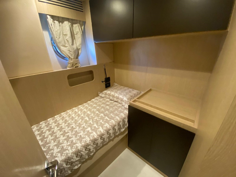 77S 2016 80' 7" AZIMUT YACHTS