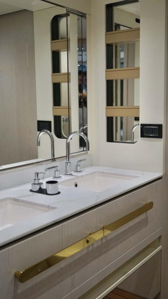 78 FLY 2023 78' 9" AZIMUT YACHTS