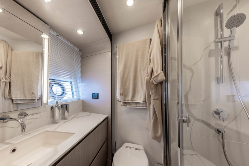 AZIMUT 72 FLY 2023 74' 3" AZIMUT YACHTS