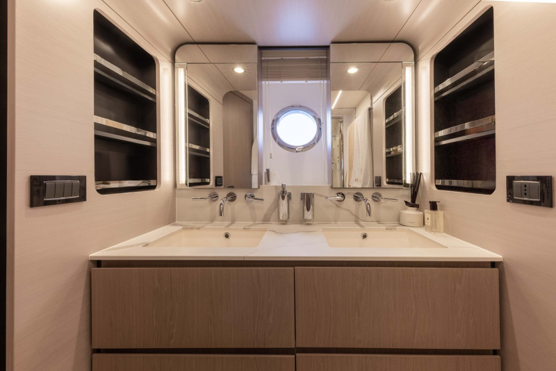 AZIMUT 72 FLY 2023 74' 3" AZIMUT YACHTS