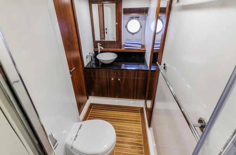 SUNSEEKER MANHATTAN 63 2012 69' 1" SUNSEEKER