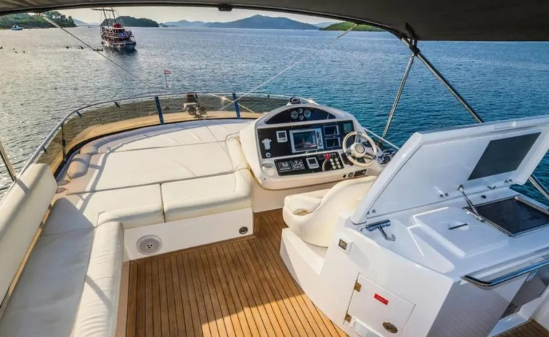 SUNSEEKER MANHATTAN 63 2012 69' 1" SUNSEEKER