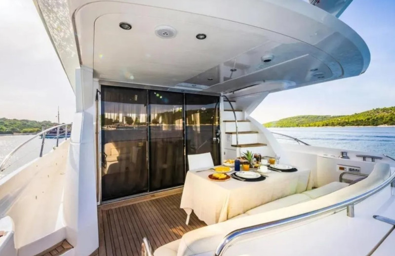 SUNSEEKER MANHATTAN 63 2012 69' 1" SUNSEEKER