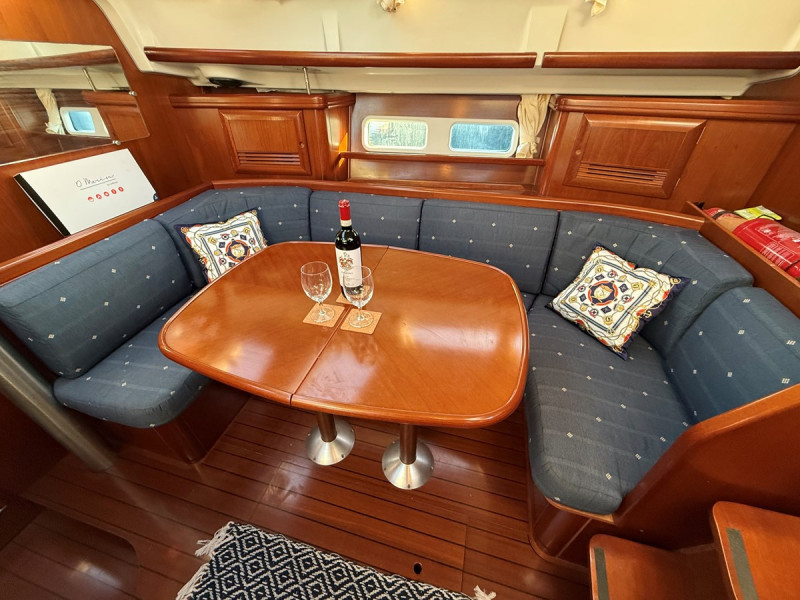 2005 42' 0" BENETEAU