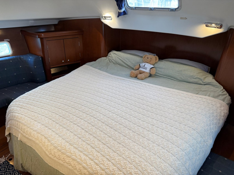 2005 42' 0" BENETEAU