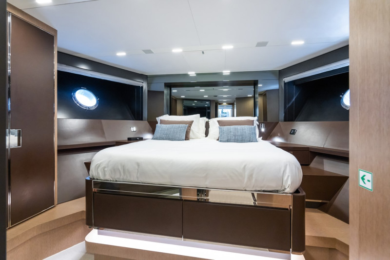 88 FOLGORE 2021 88' 4" RIVA YACHT