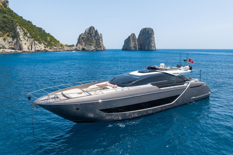 88 FOLGORE 2021 88' 4" RIVA YACHT