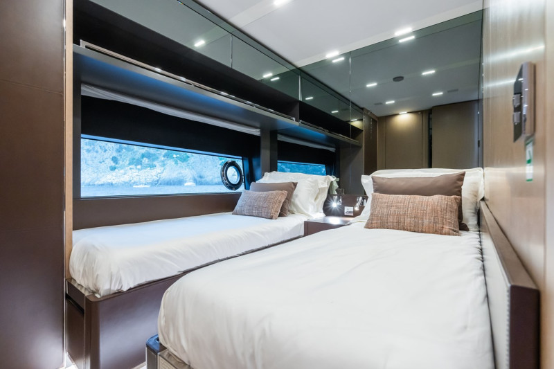 88 FOLGORE 2021 88' 4" RIVA YACHT