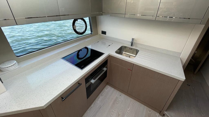 74 XPS SPORT YACHT 2023 74' 10" SUNSEEKER