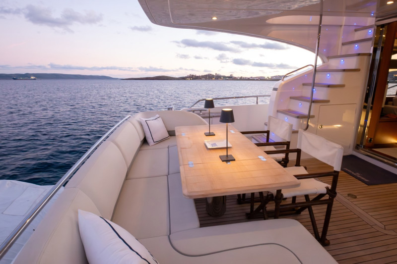 2012 PRINCESS YACHTS