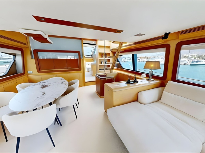 800 2011 FERRETTI YACHTS